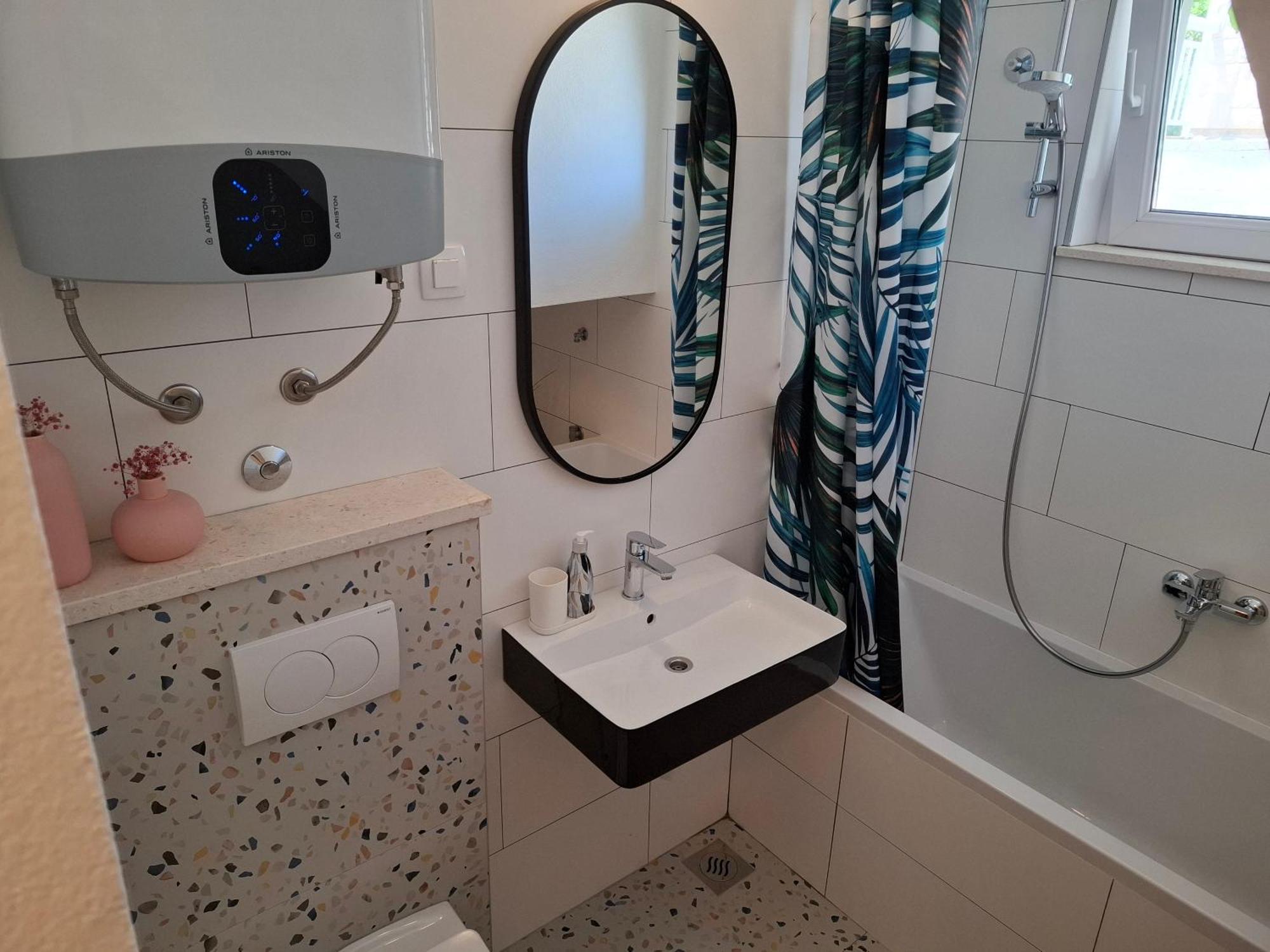 Guest House Mediterranean Χβαρ Εξωτερικό φωτογραφία